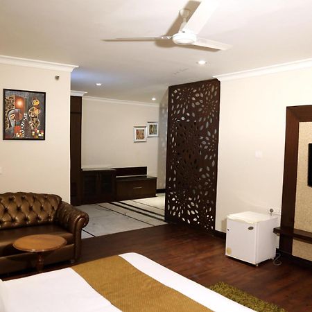Hotel Imperial Executive Лудхиана Экстерьер фото