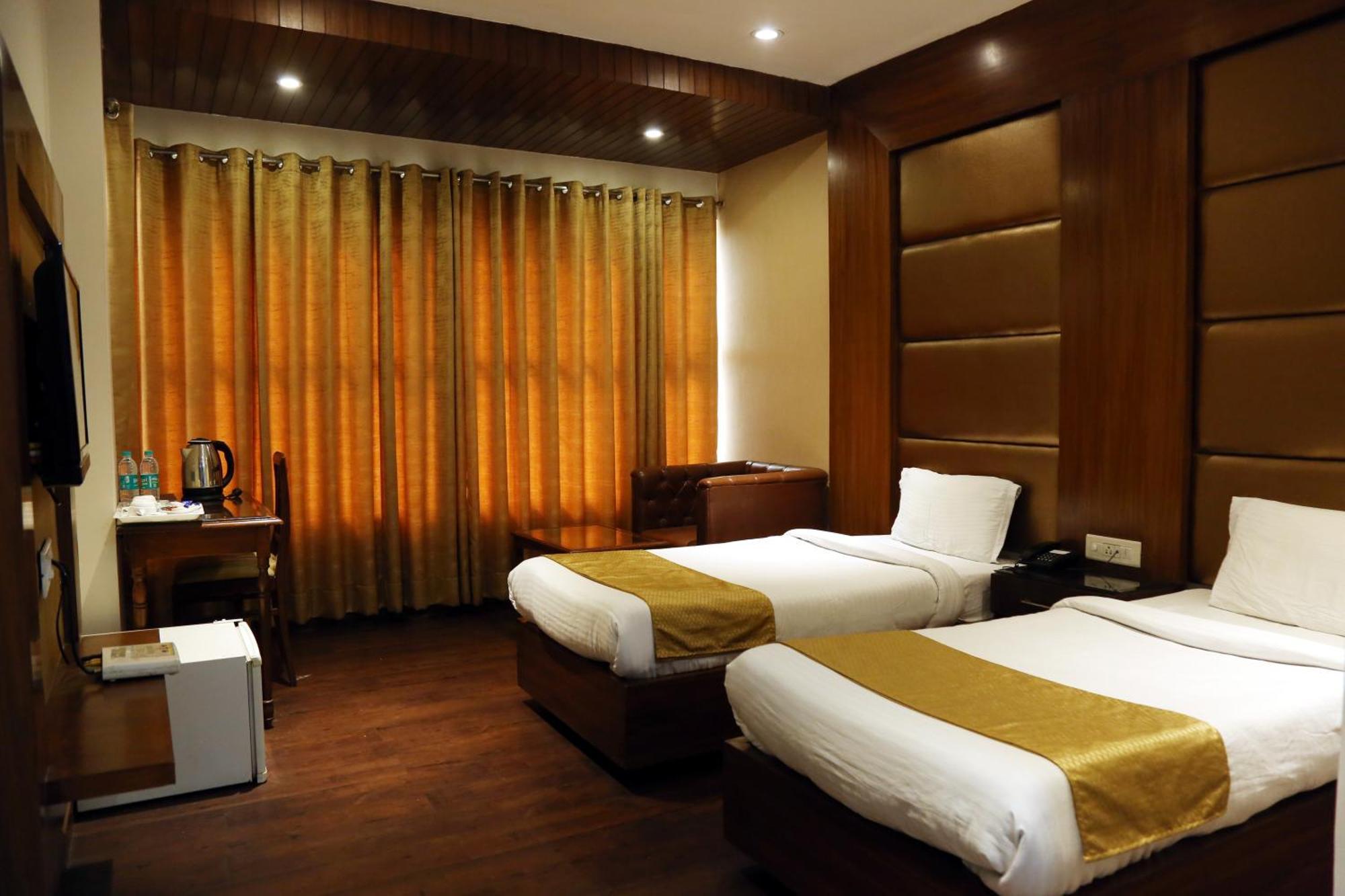 Hotel Imperial Executive Лудхиана Экстерьер фото