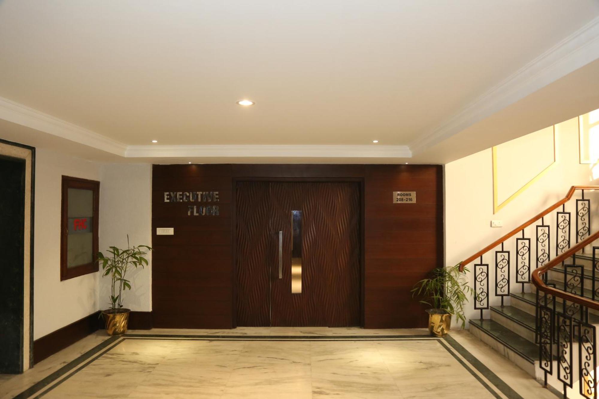 Hotel Imperial Executive Лудхиана Экстерьер фото
