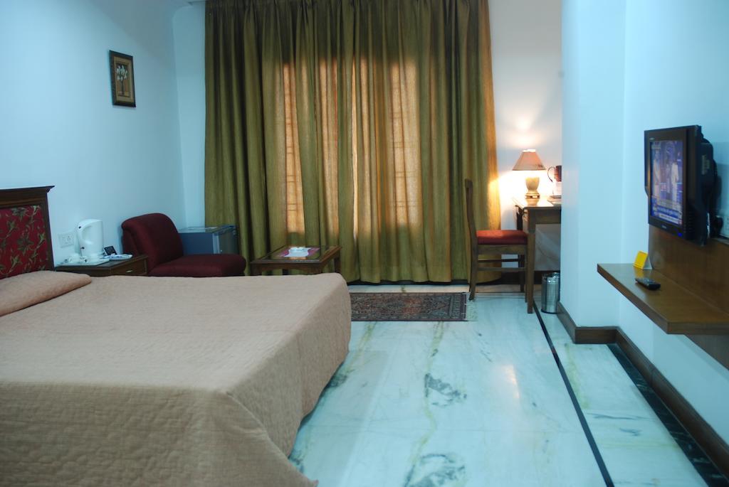 Hotel Imperial Executive Лудхиана Экстерьер фото